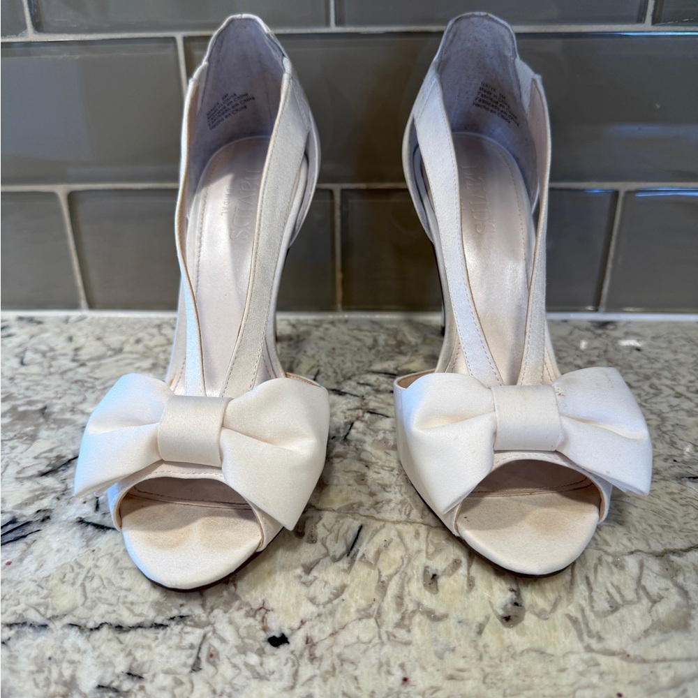 David’s Bridal Cream Bow Women's Heels